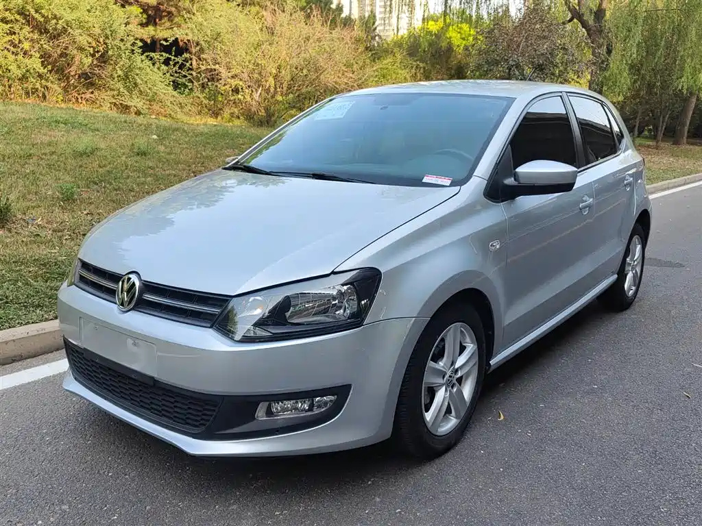 VOLKSWAGEN POLO 2013