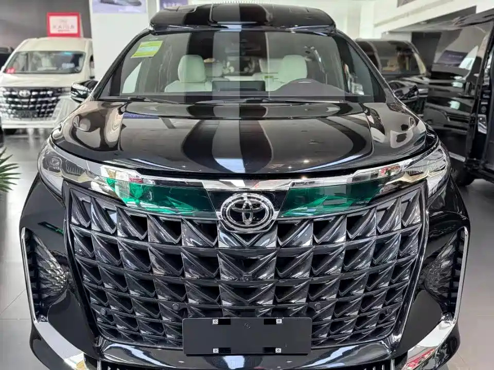 TOYOTA GRANVIA 2024