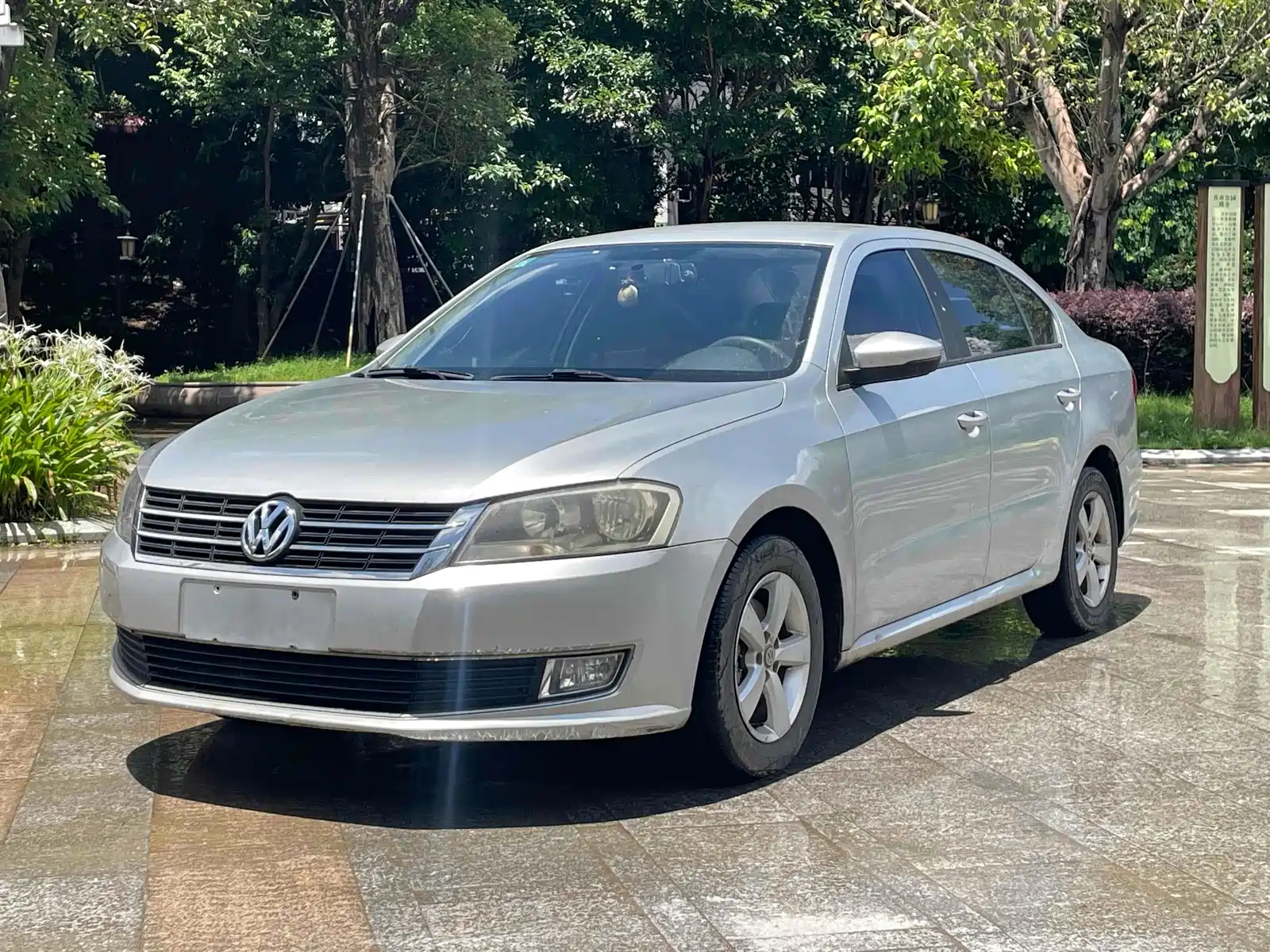 VOLKSWAGEN LAVIDA 2015