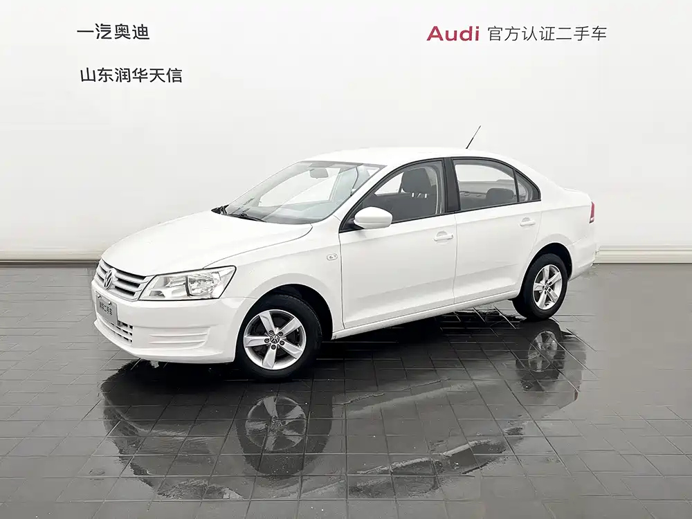 VOLKSWAGEN SANTANA 2013