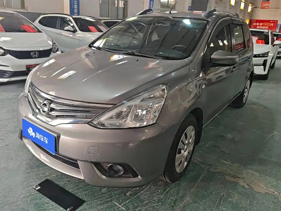 NISSAN LIVINA 2013