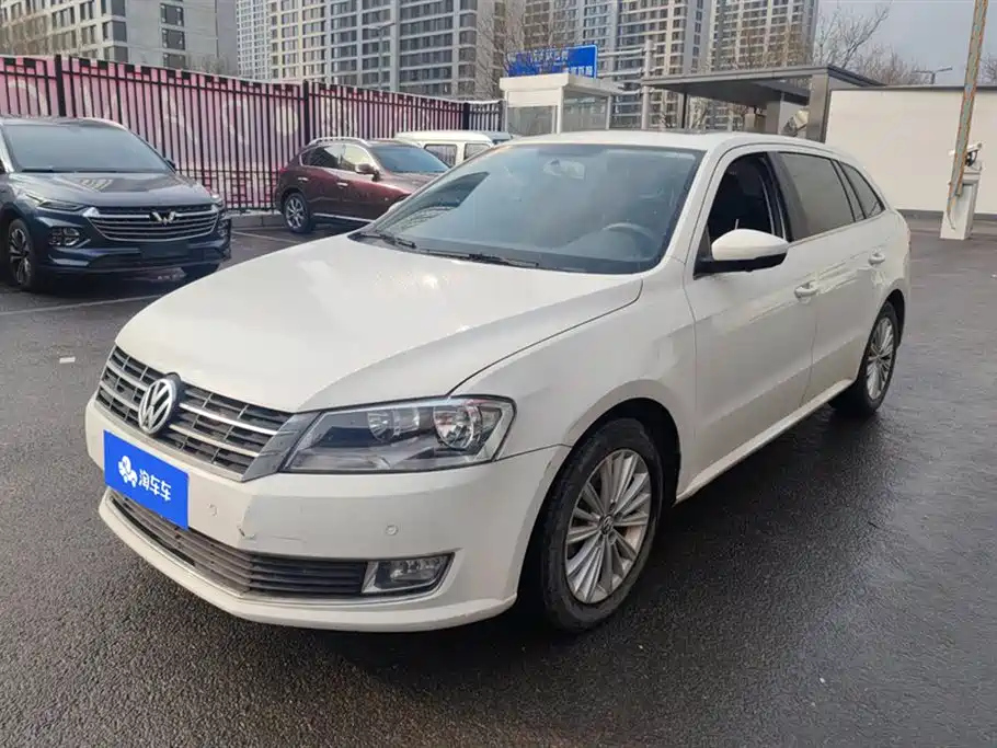 VOLKSWAGEN LAVIDA 2013