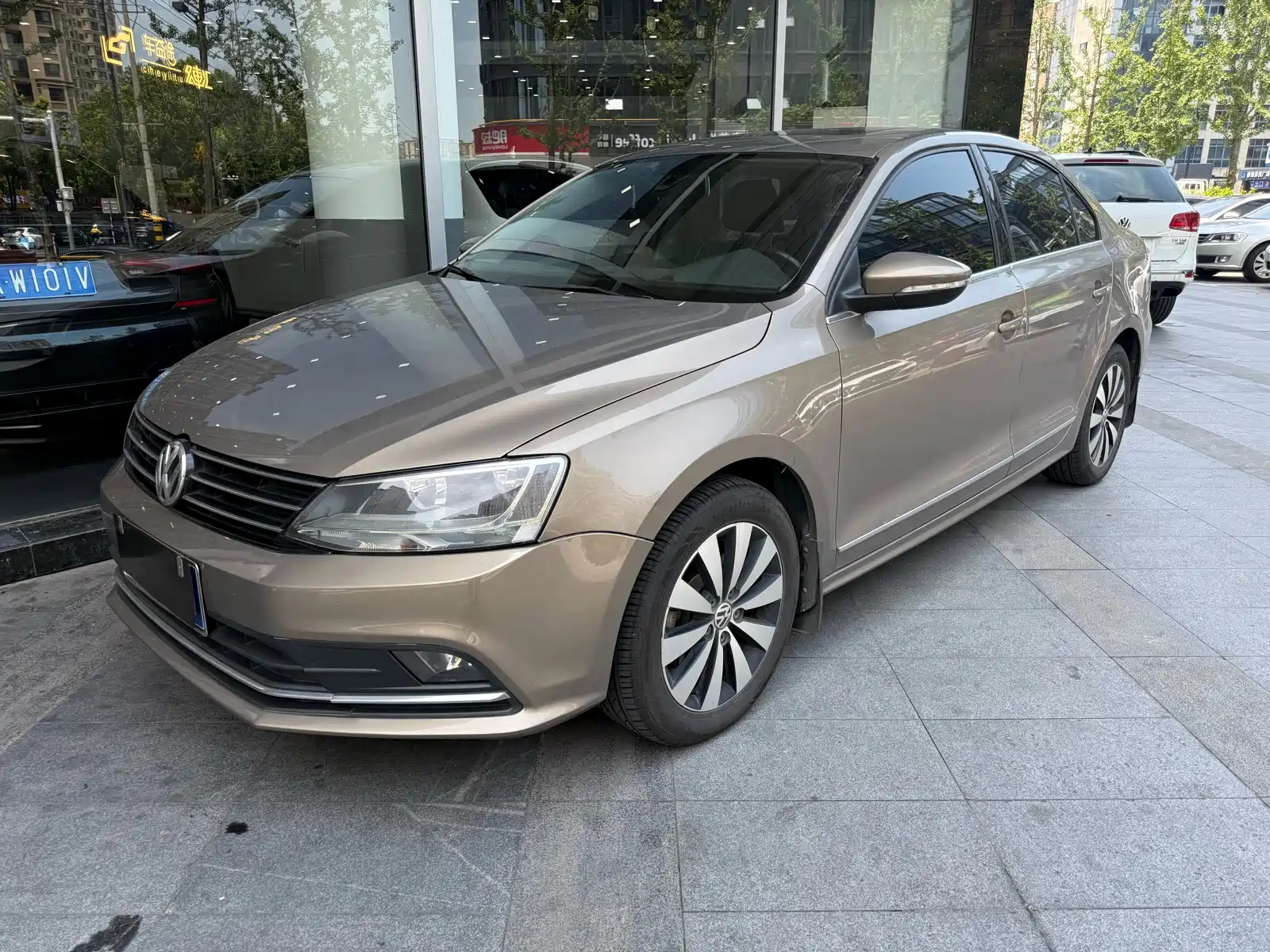 VOLKSWAGEN SAGITAR 2017
