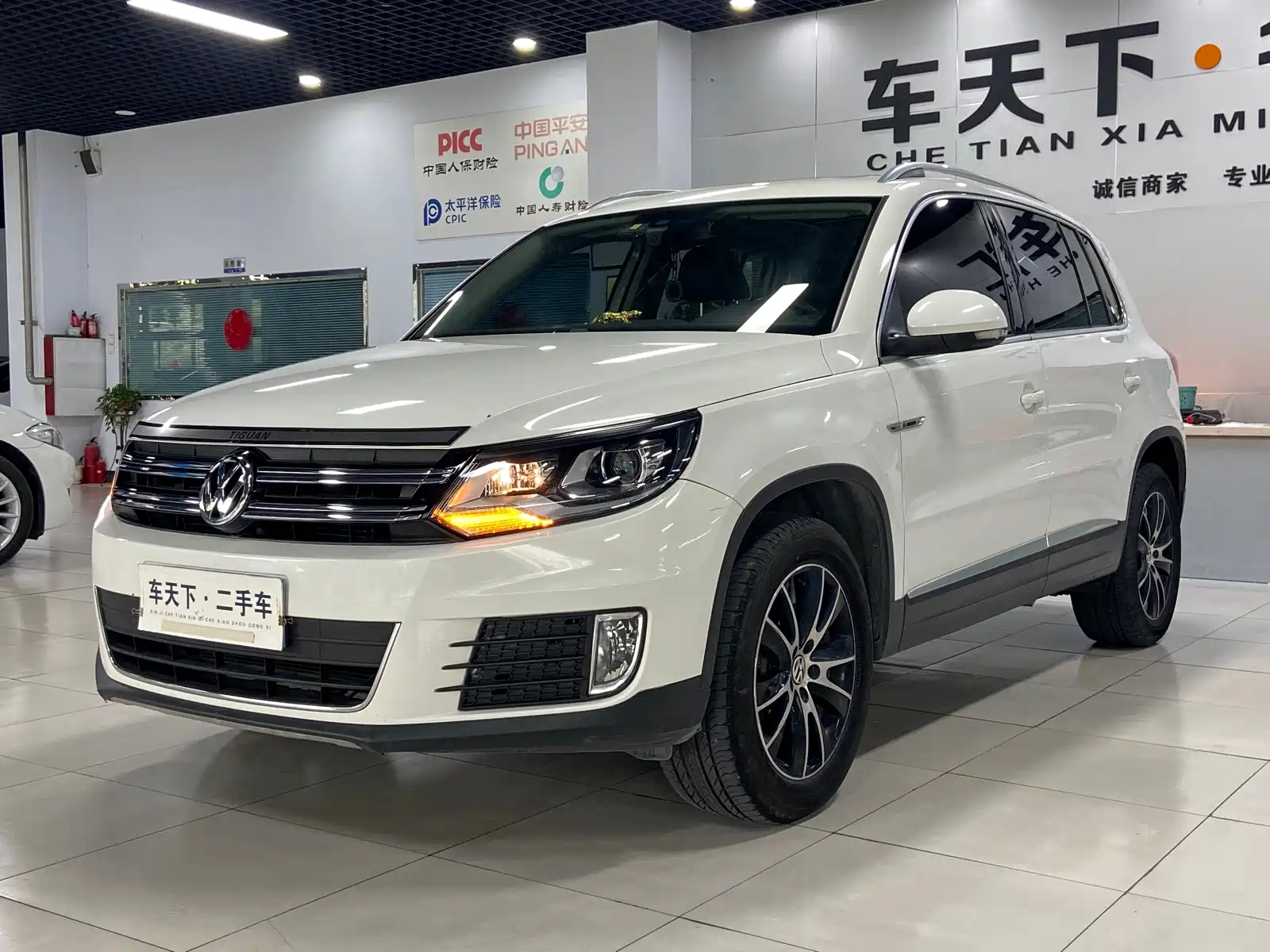 VOLKSWAGEN TIGUAN 2015