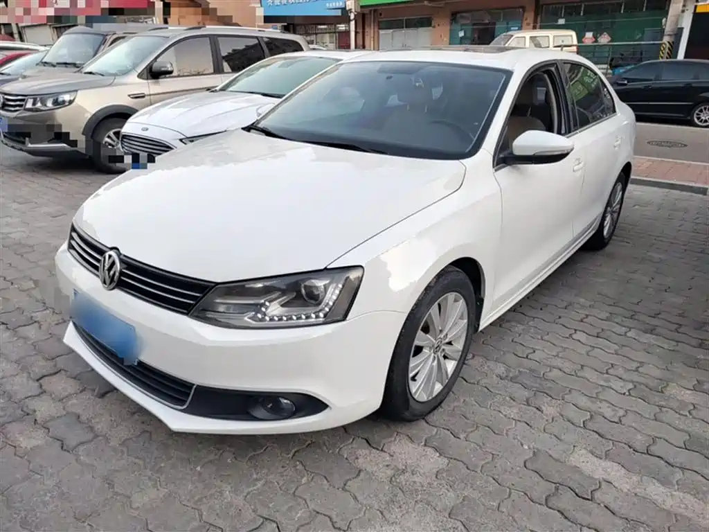 VOLKSWAGEN SAGITAR 2014