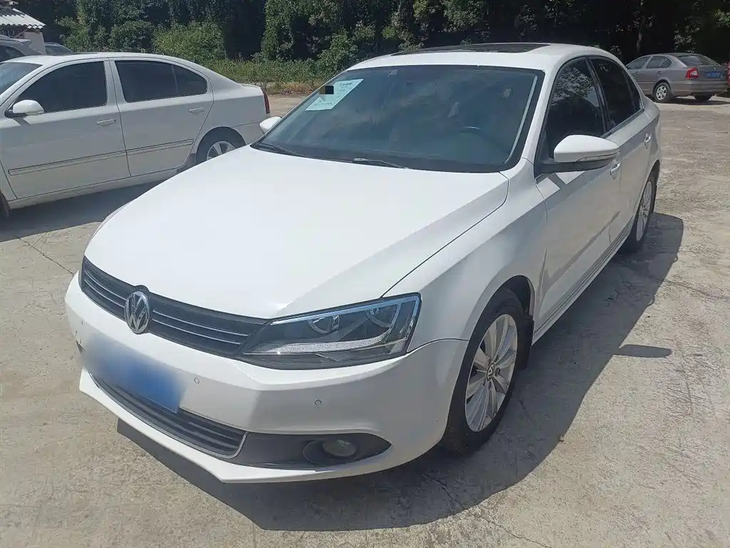 VOLKSWAGEN SAGITAR 2014