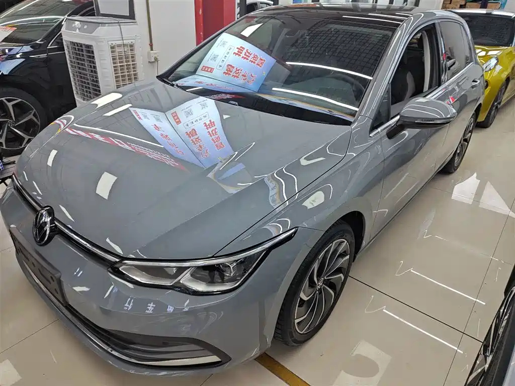 VOLKSWAGEN GOLF 2023