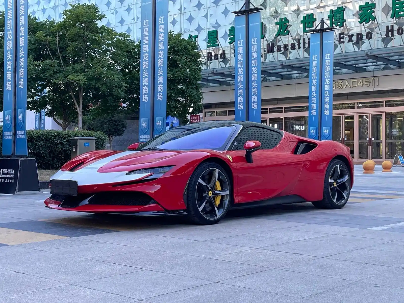 FERRARI SF90 2021