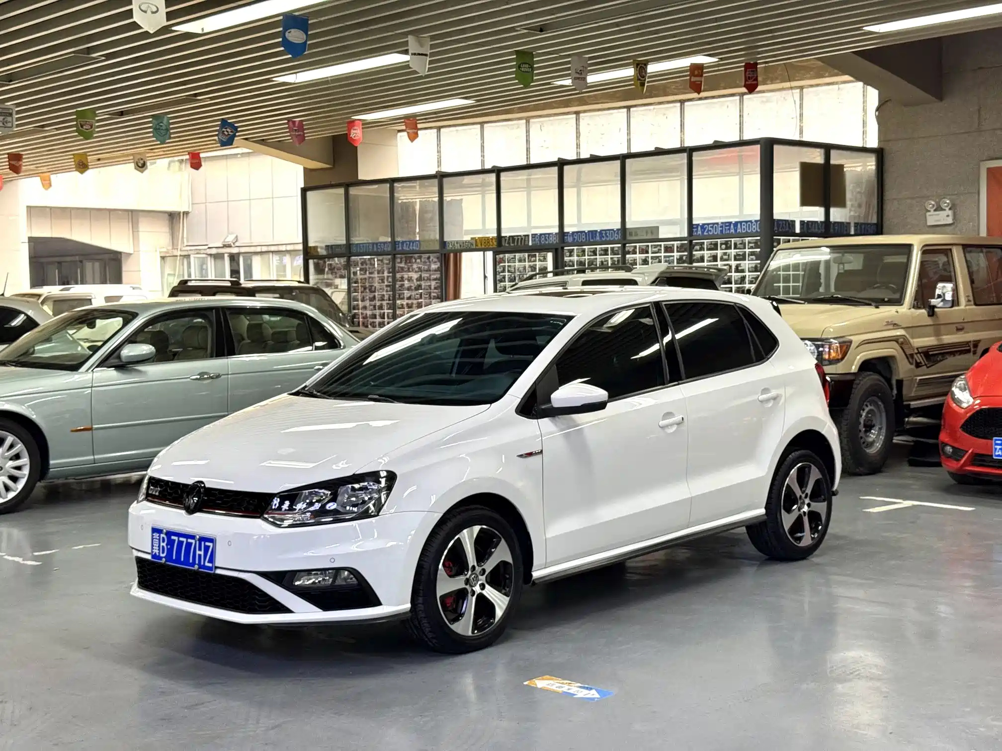 VOLKSWAGEN POLO 2016