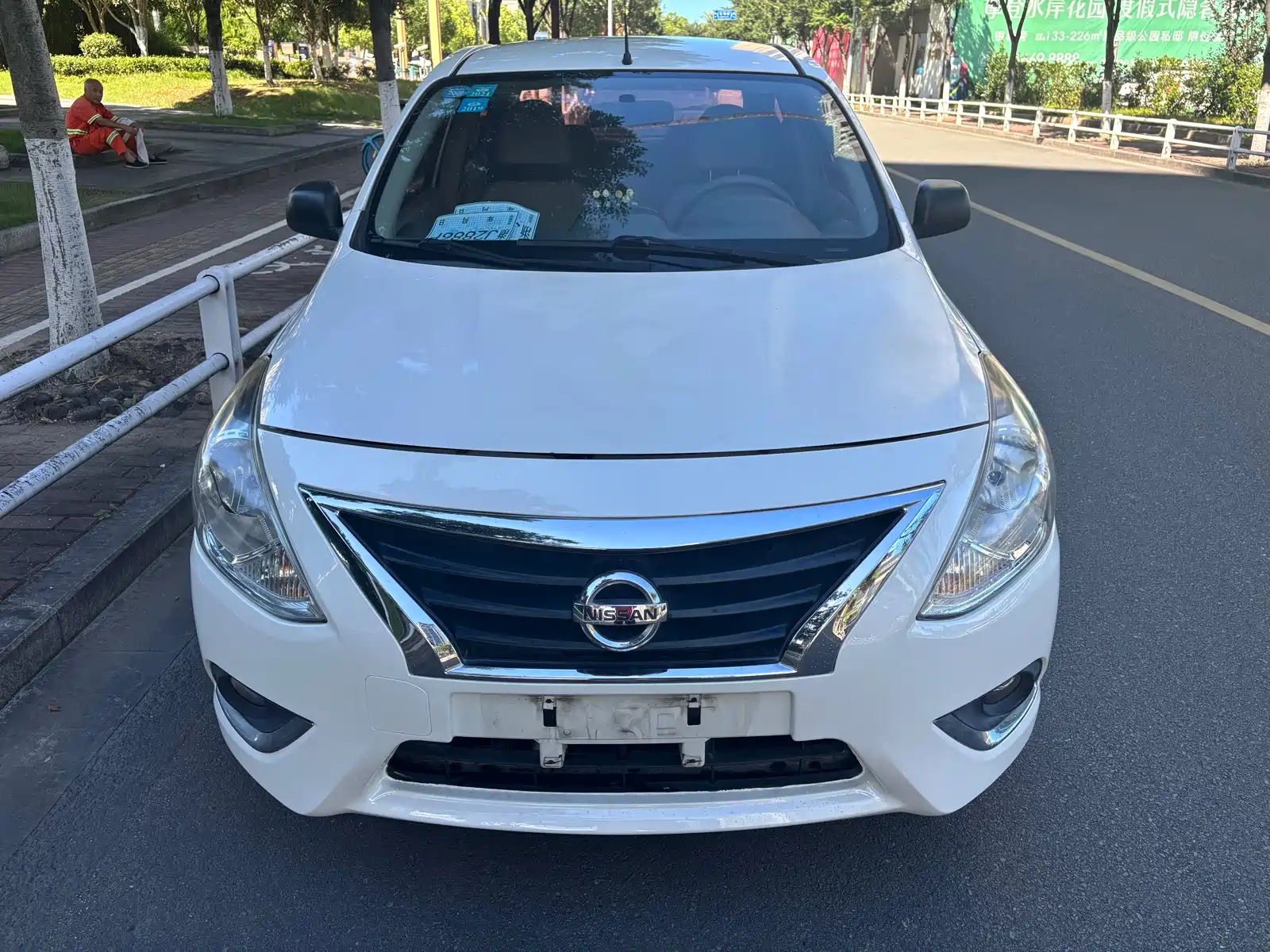 NISSAN SUNNY 2015