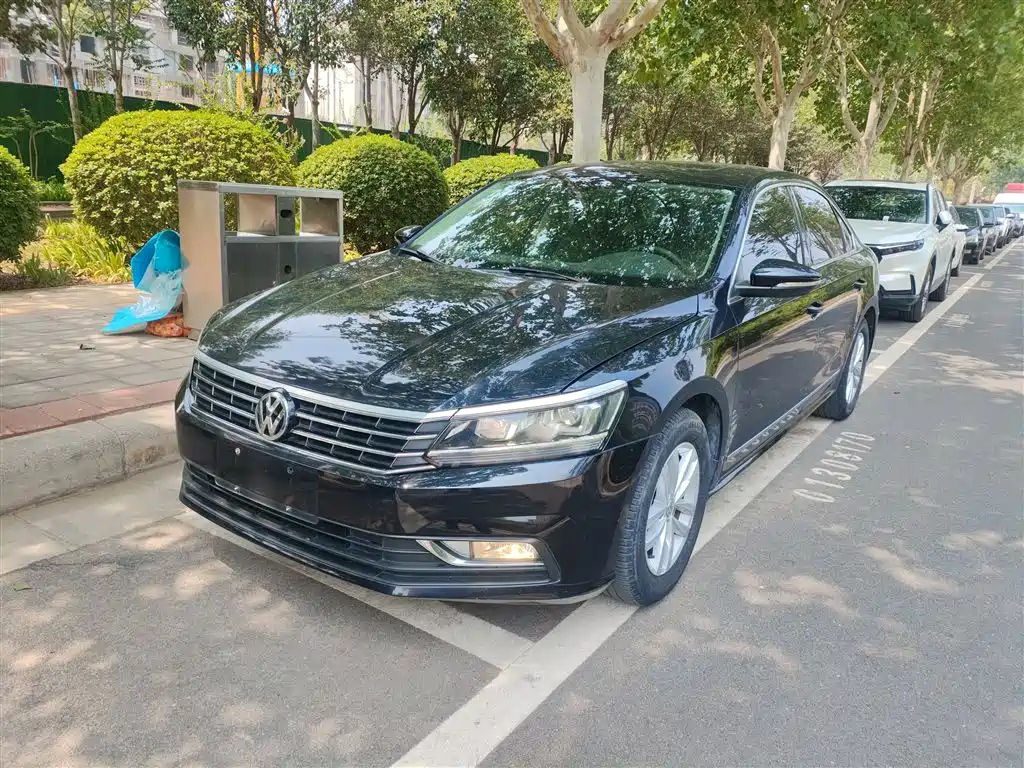 VOLKSWAGEN PASSAT 2016