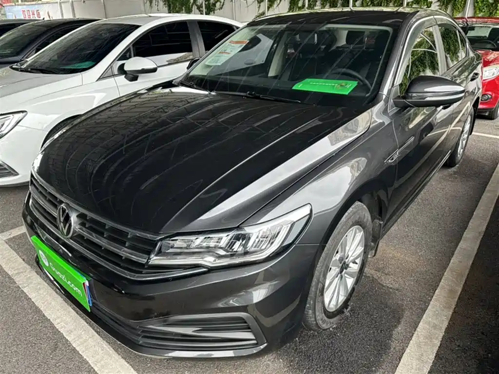 VOLKSWAGEN BORA 2021