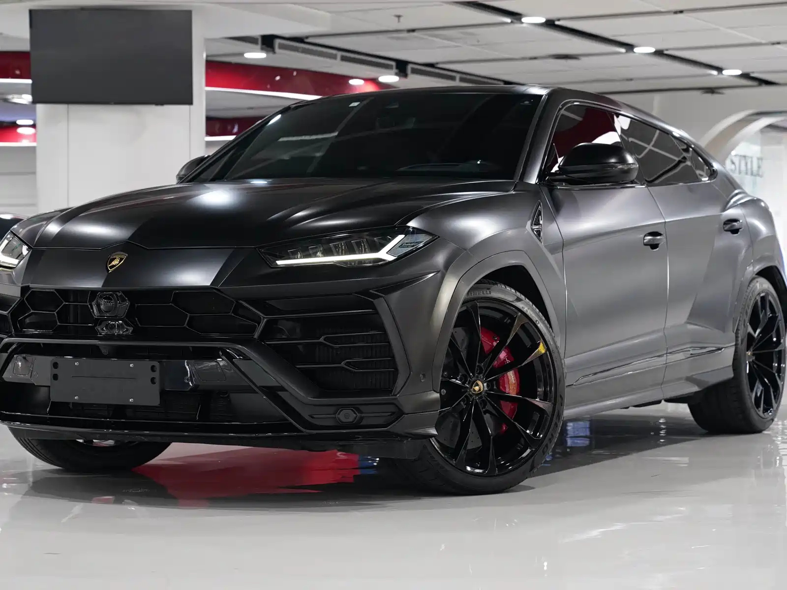 LAMBORGHINI URUS 2018