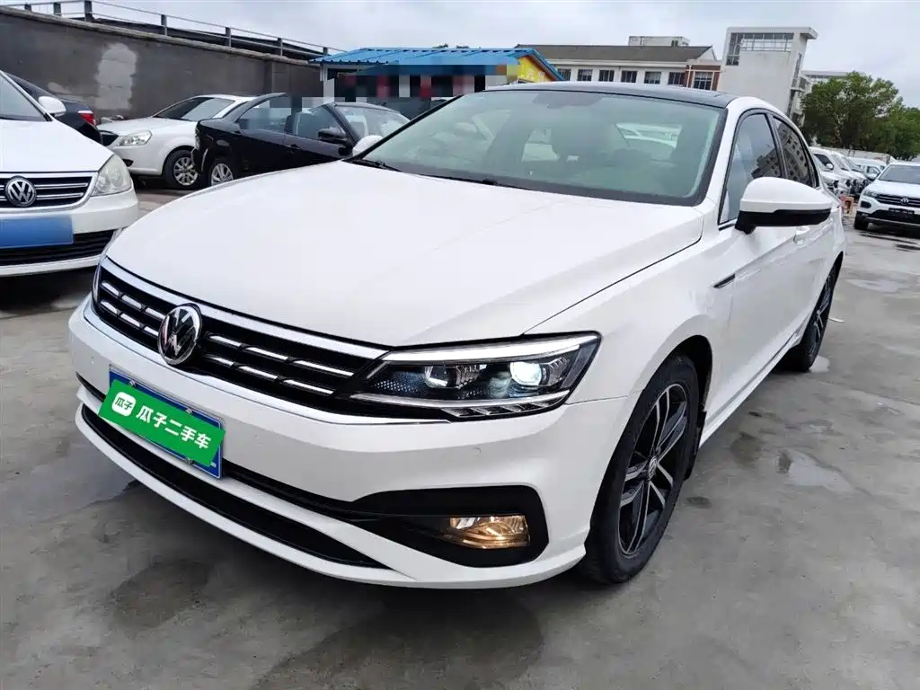 VOLKSWAGEN LAMANDO 2021