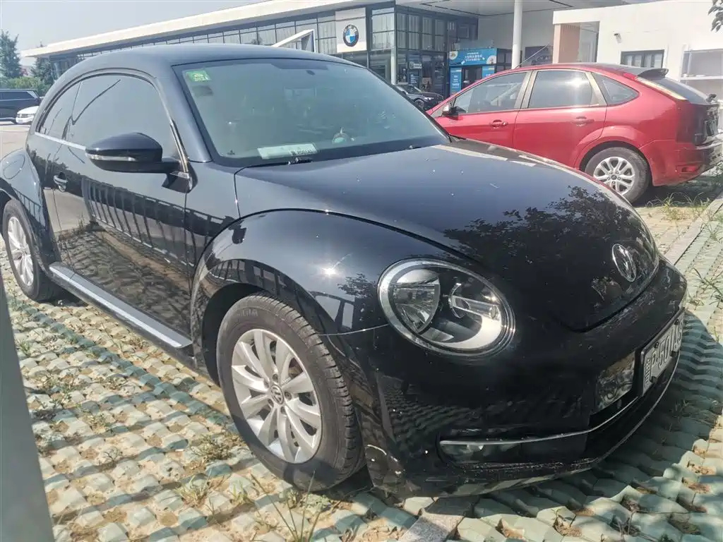 VOLKSWAGEN BEETLE 2013