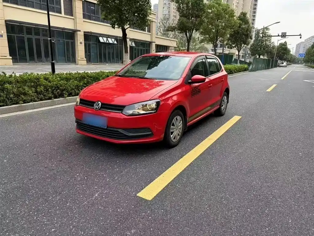 VOLKSWAGEN POLO 2014