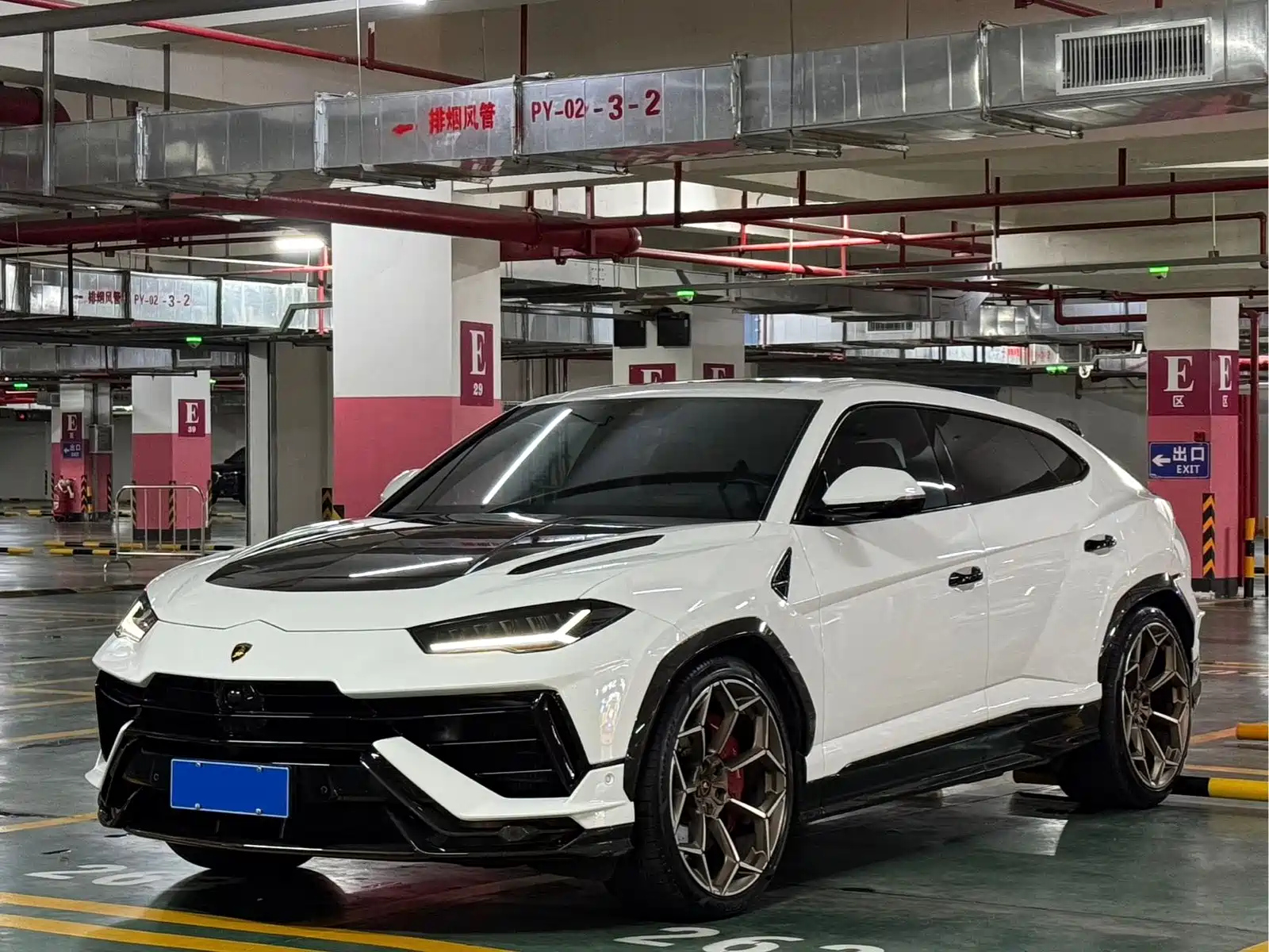LAMBORGHINI URUS 2022
