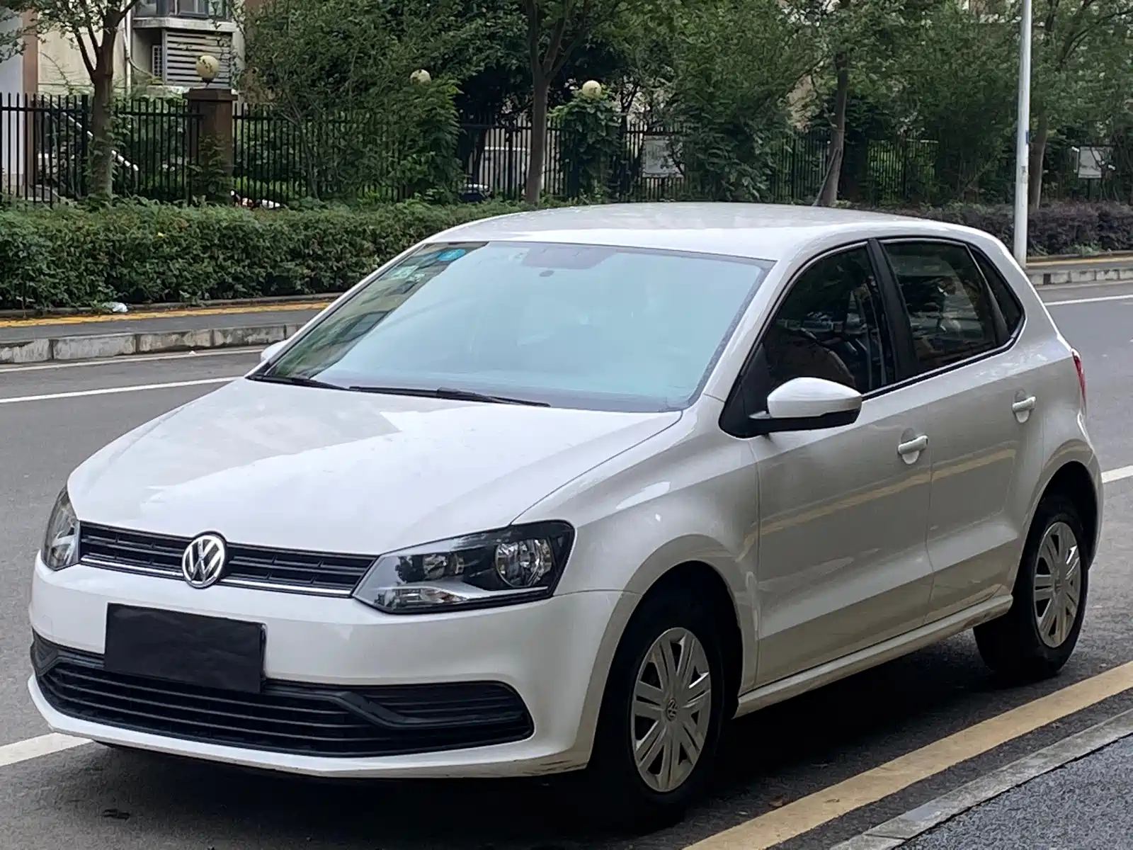 VOLKSWAGEN POLO 2016