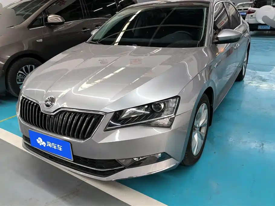 SKODA SUPERB 2017