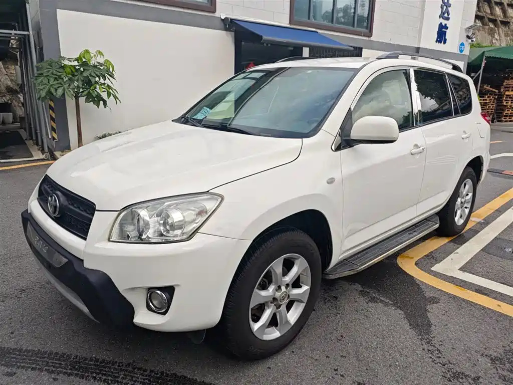 TOYOTA RAV4 RONGFANG 2013