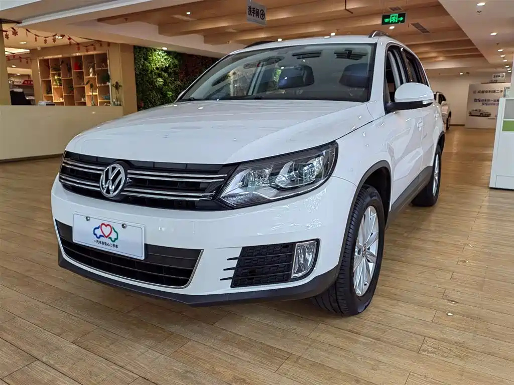 VOLKSWAGEN TIGUAN 2015