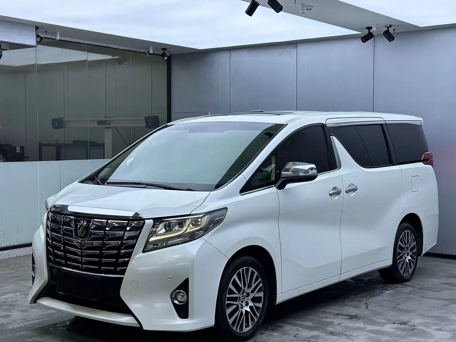 TOYOTA ALPHARD 2018