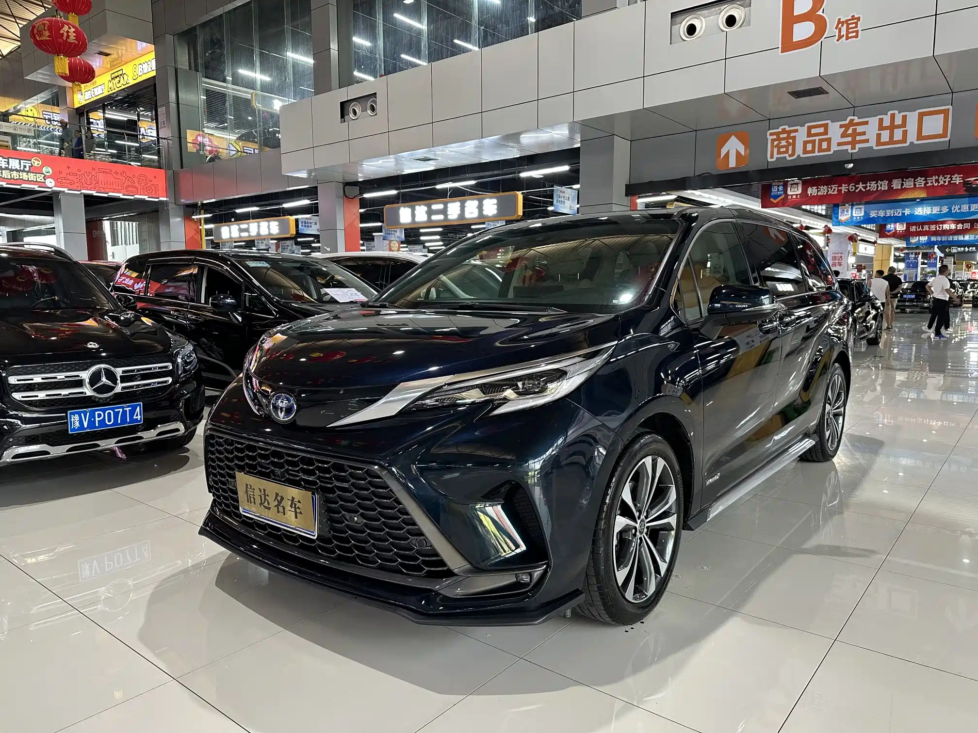 TOYOTA GRANVIA 2023