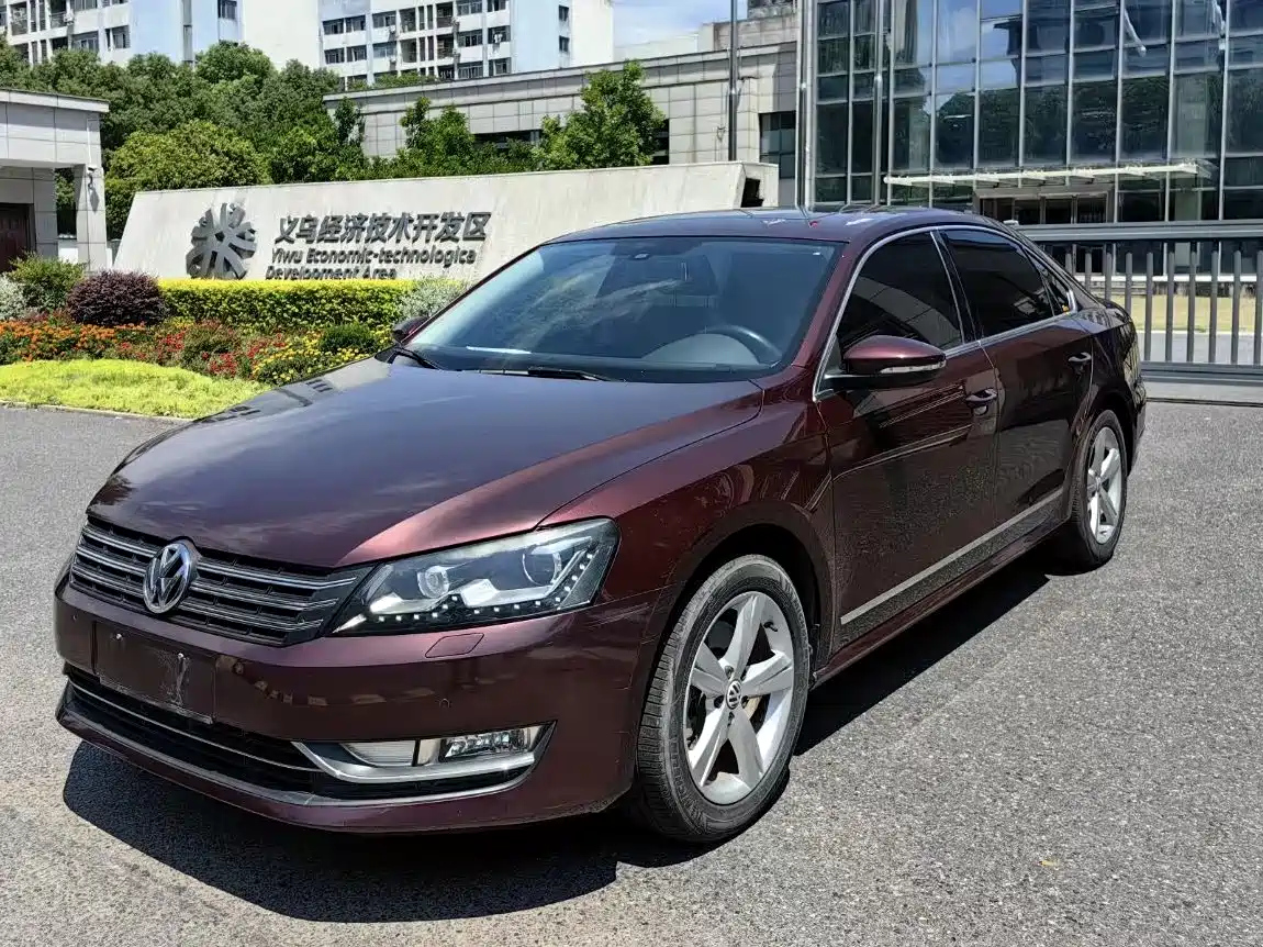 VOLKSWAGEN PASSAT 2014