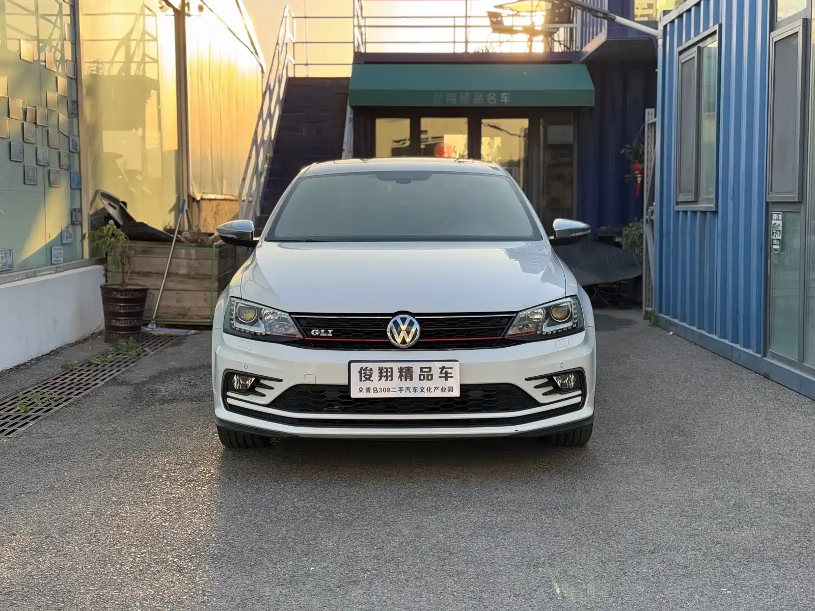 VOLKSWAGEN SAGITAR 2016