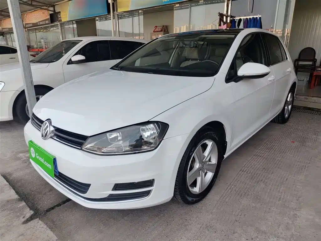 VOLKSWAGEN GOLF 2014