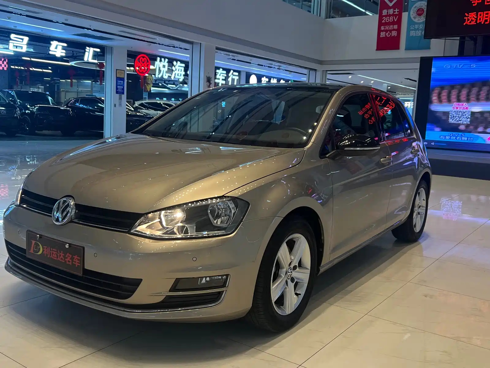 VOLKSWAGEN GOLF