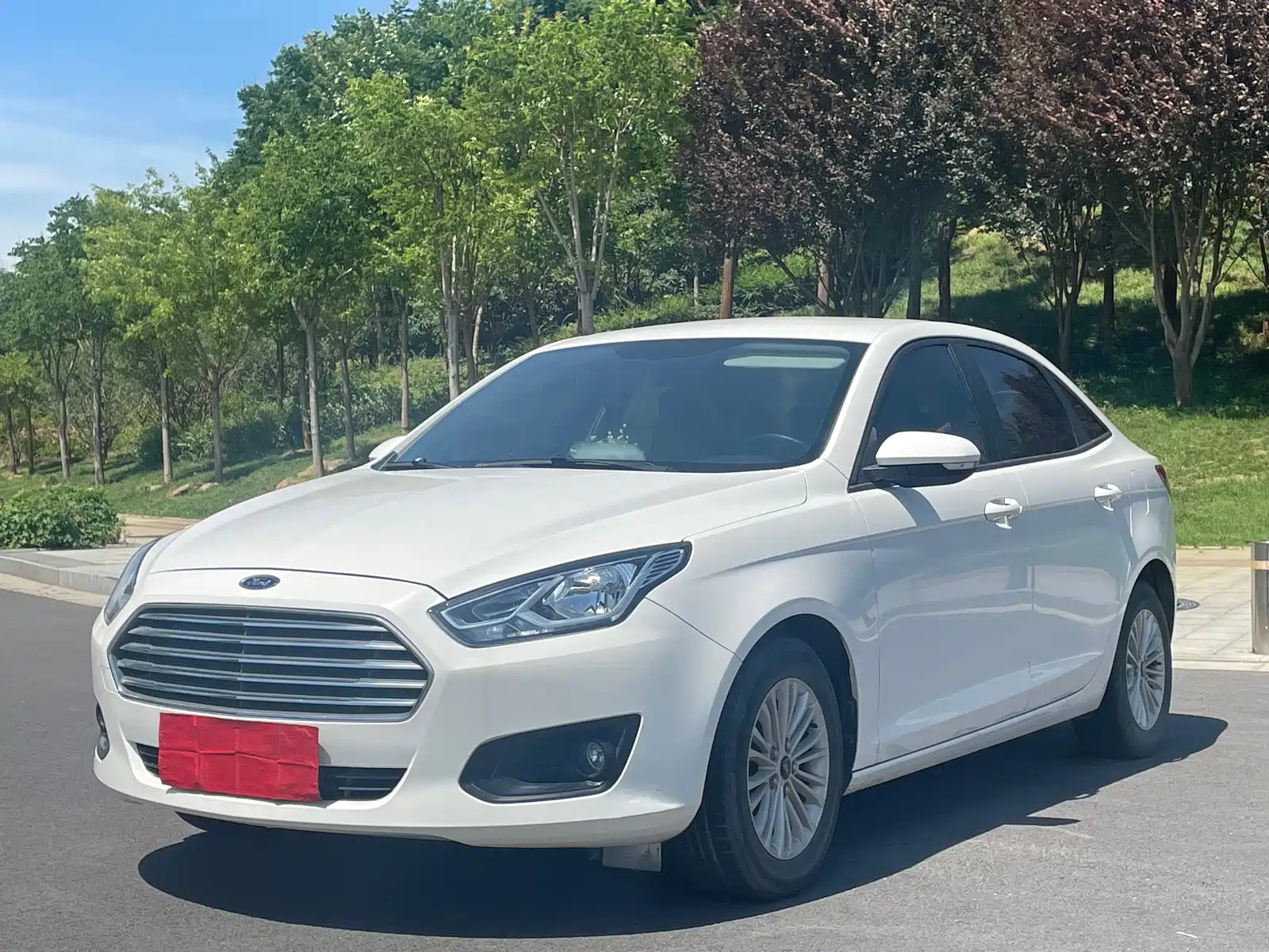 FORD ESCORT 2017
