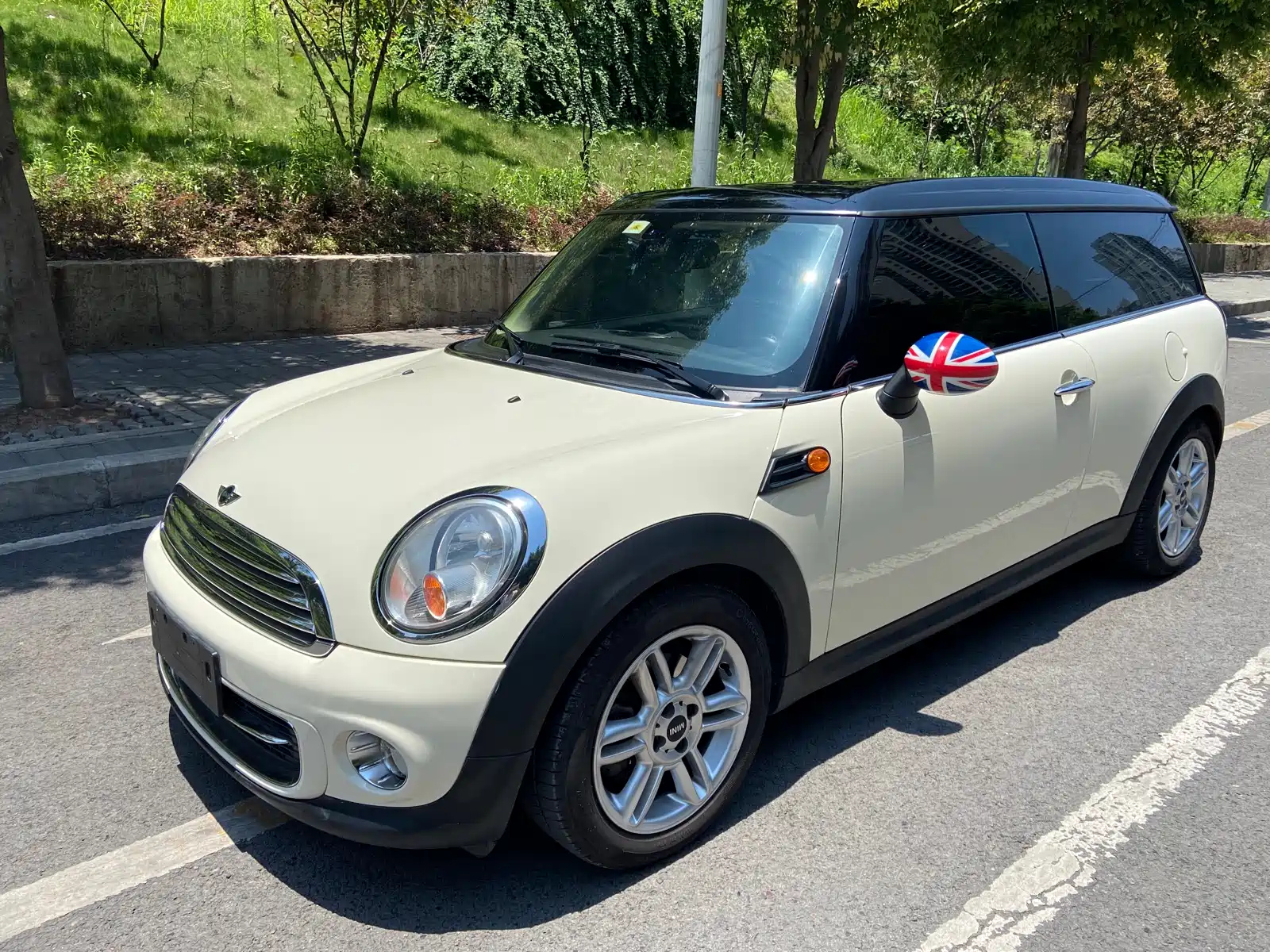 MINI CLUBMAN 2011