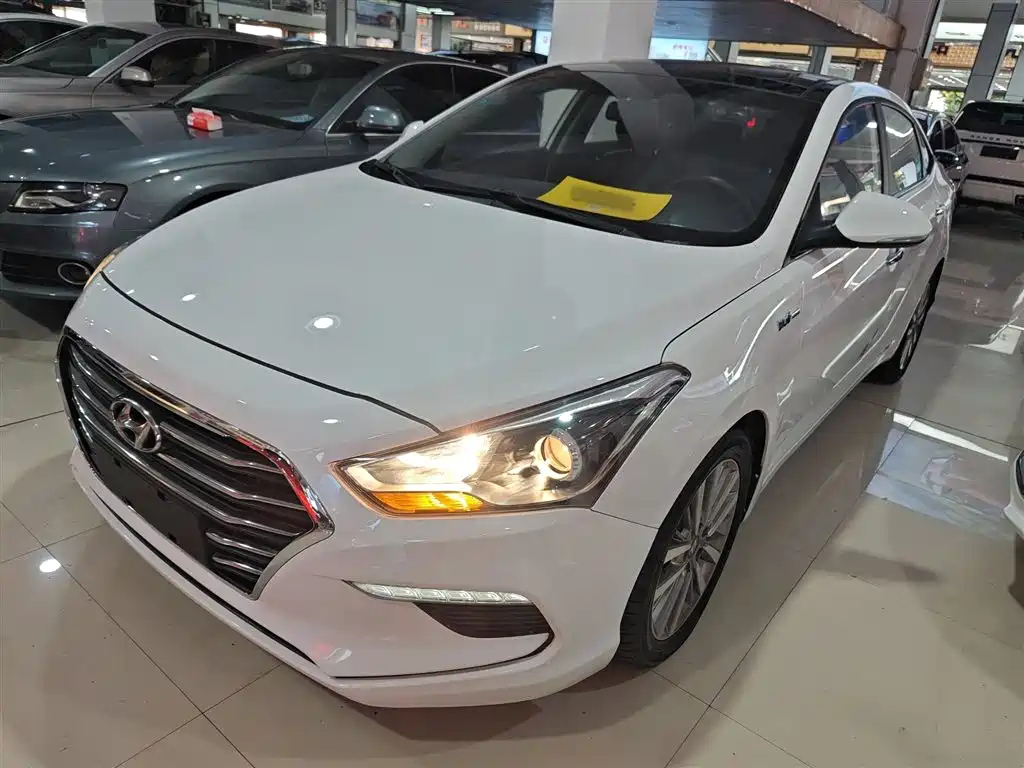 HYUNDAI MISTRA