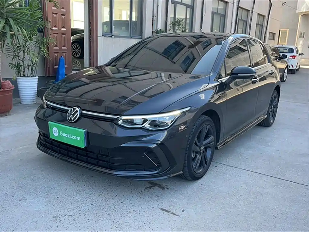VOLKSWAGEN GOLF 2023