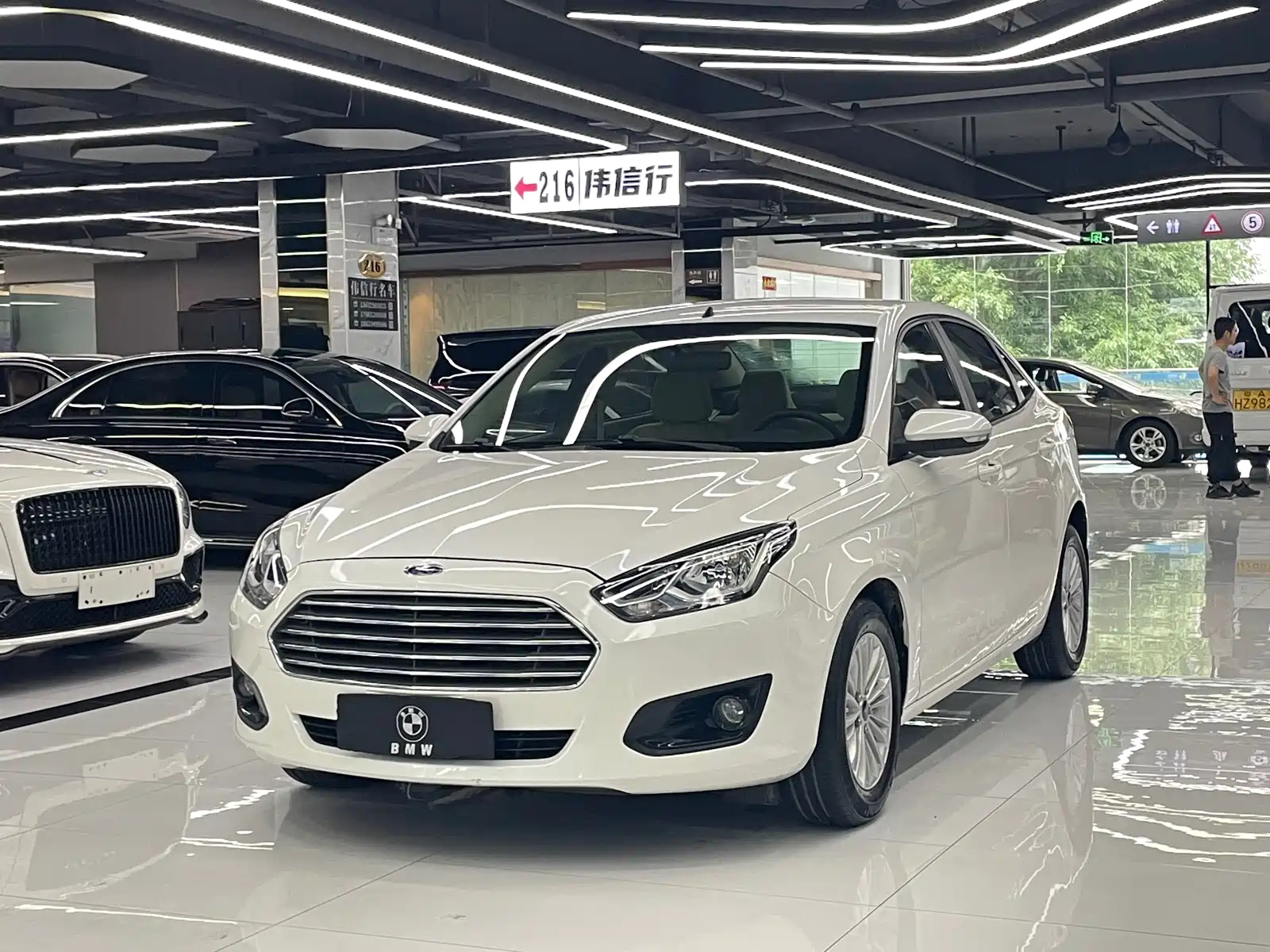 FORD ESCORT 2015