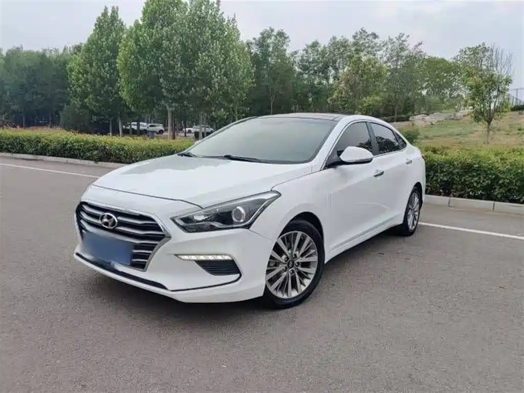 HYUNDAI MISTRA