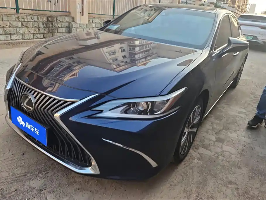 LEXUS ES 2018