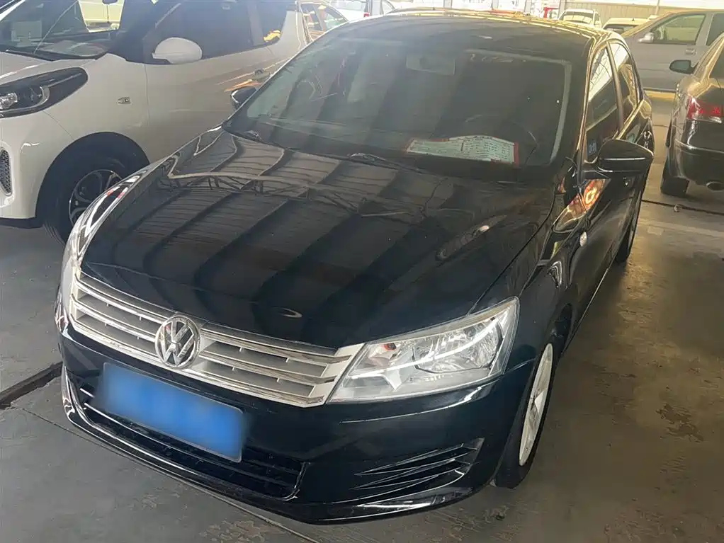 VOLKSWAGEN SANTANA 2013
