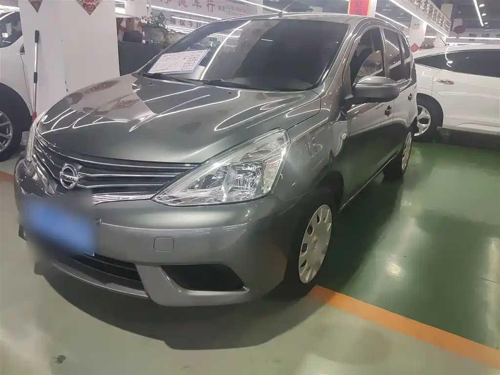 NISSAN LIVINA 2015