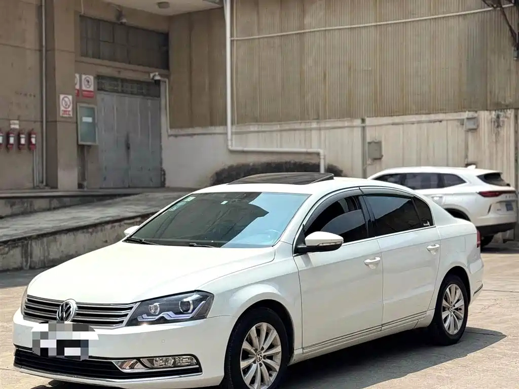 VOLKSWAGEN MAGOTAN 2013