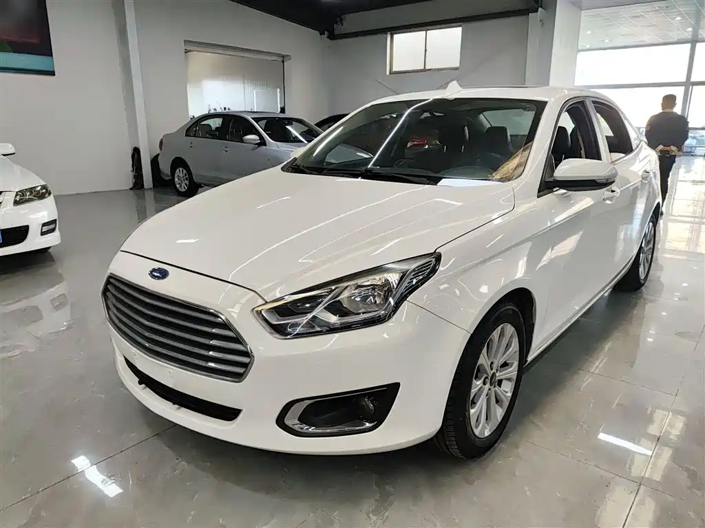 FORD ESCORT 2015