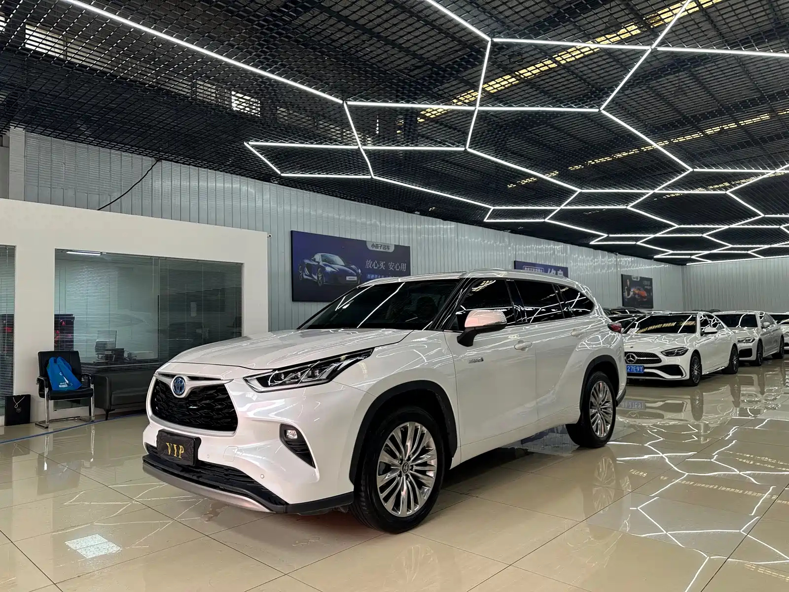 TOYOTA HIGHLANDER
