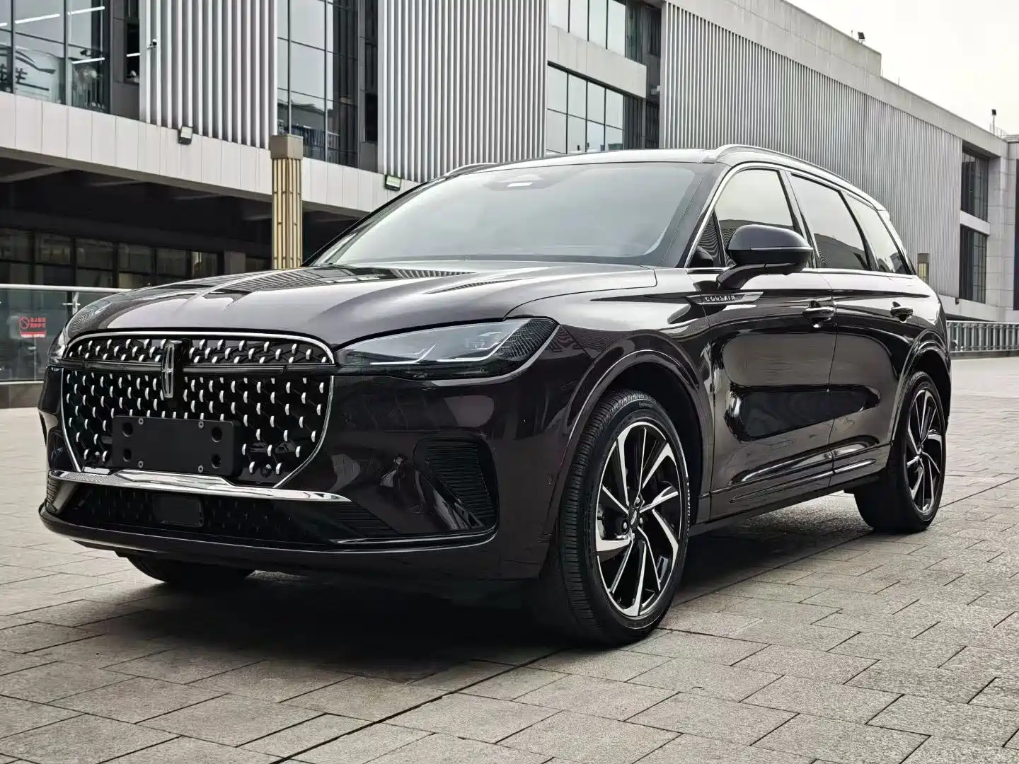 LINCOLN ADVENTURER 2023