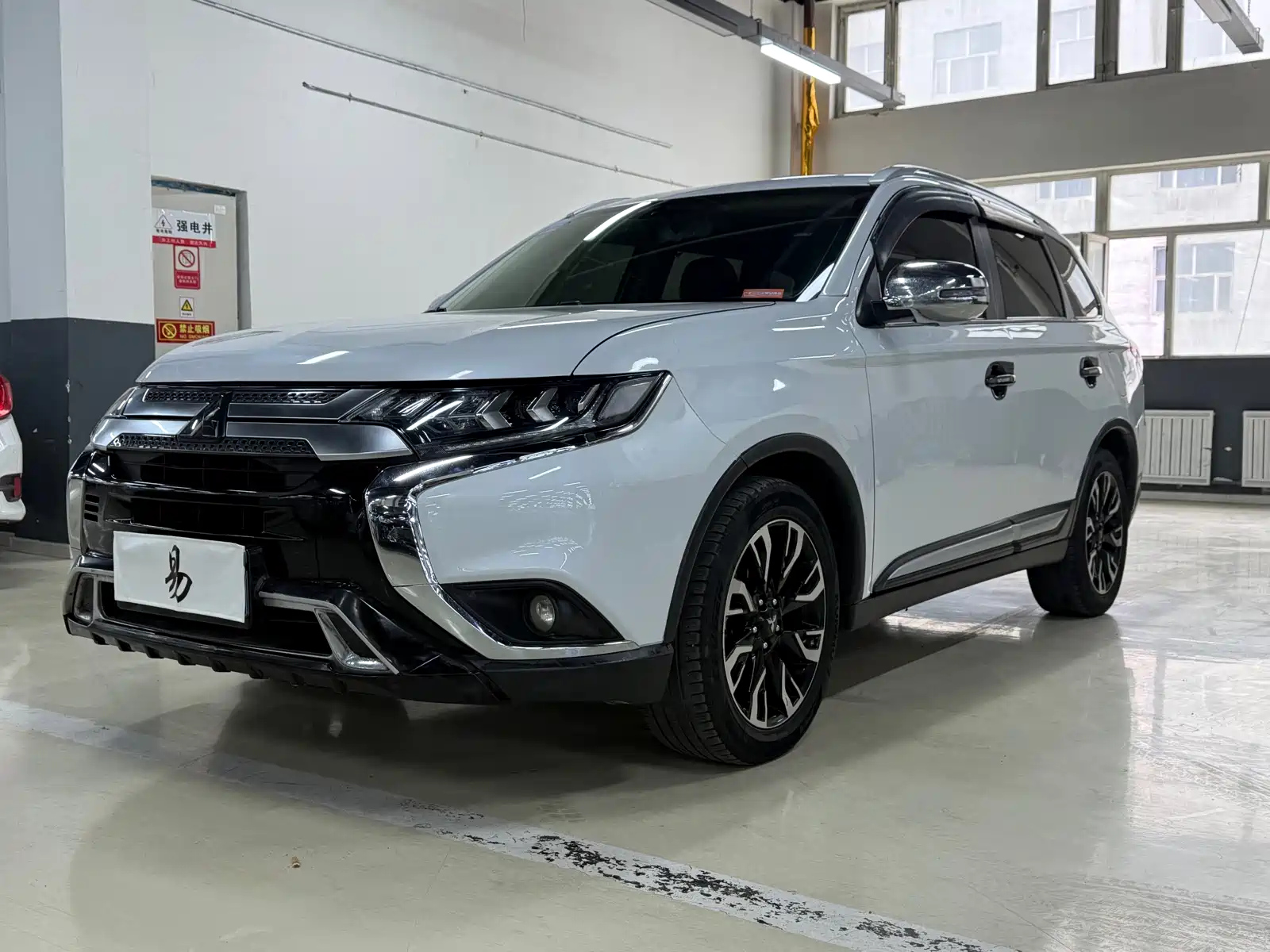 MITSUBISHI OUTLANDER 2019