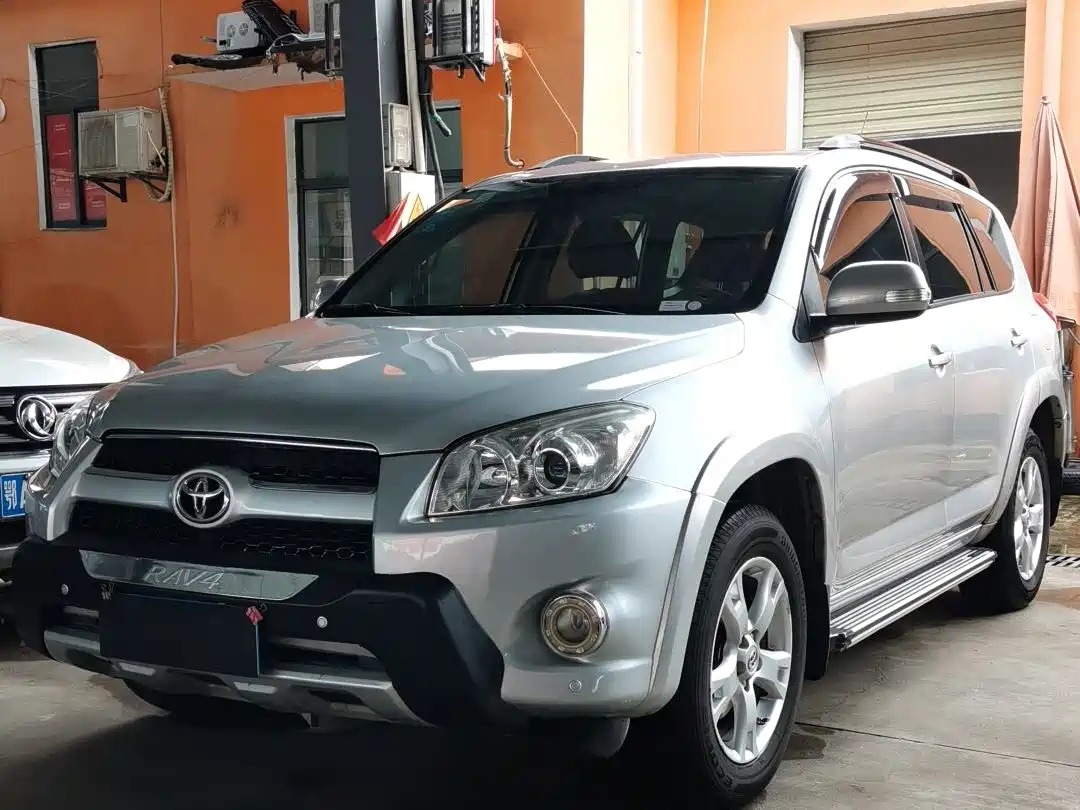 TOYOTA RAV4 RONGFANG 2011