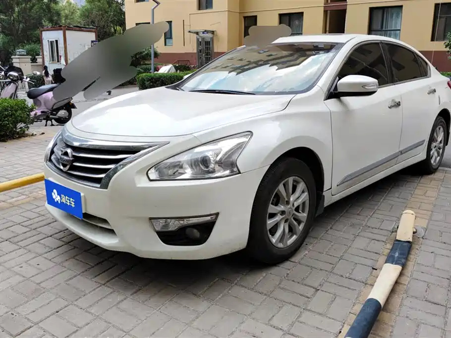 NISSAN TEANA 2015