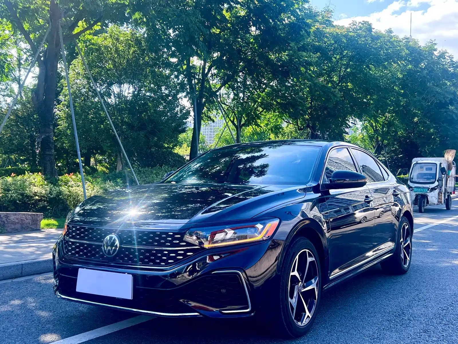 VOLKSWAGEN PASSAT 2024