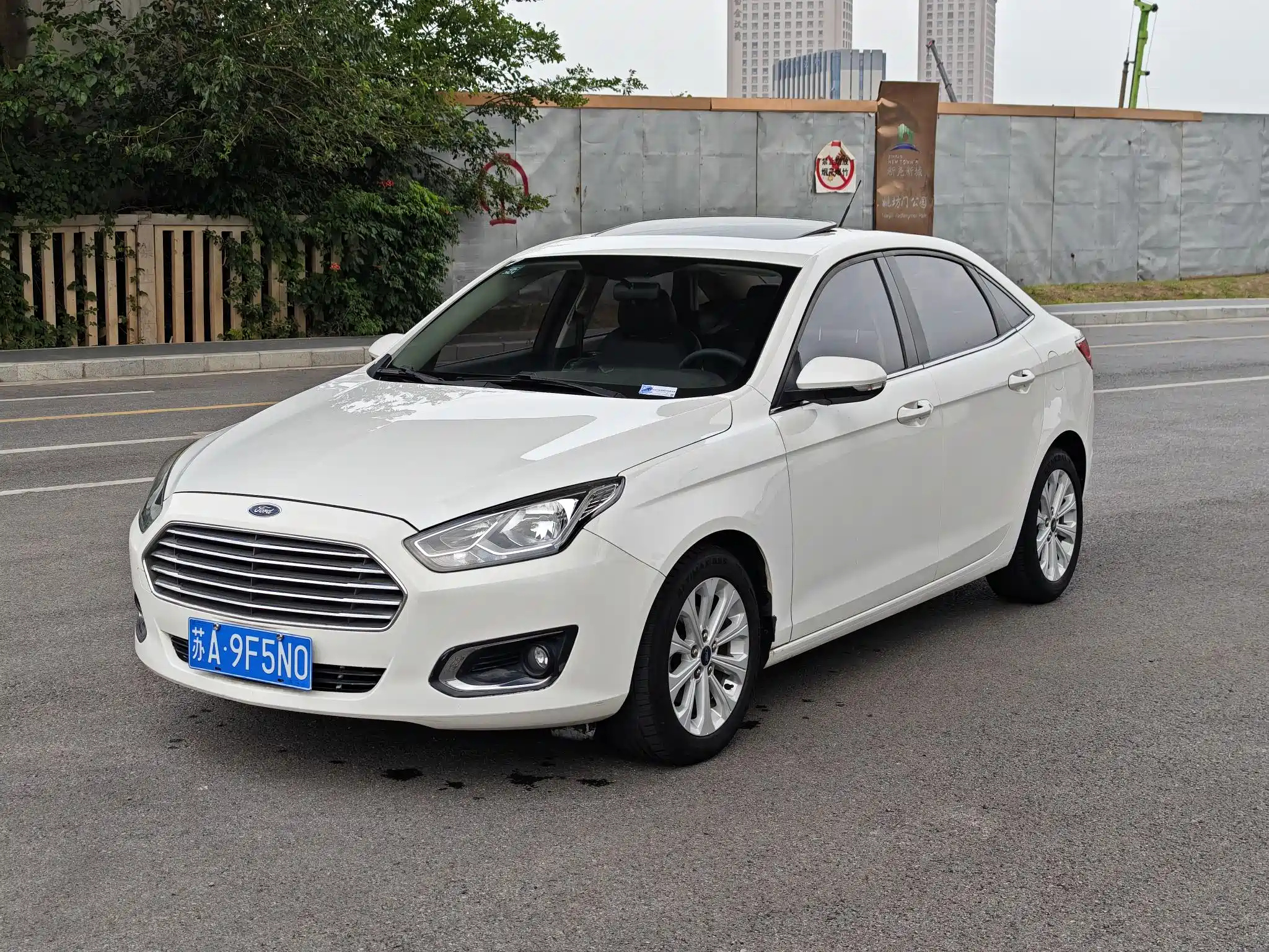 FORD ESCORT 2015