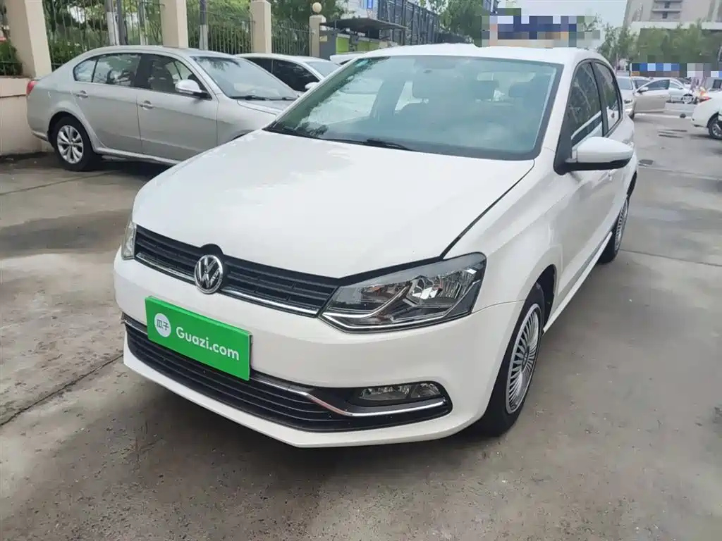 VOLKSWAGEN POLO 2016